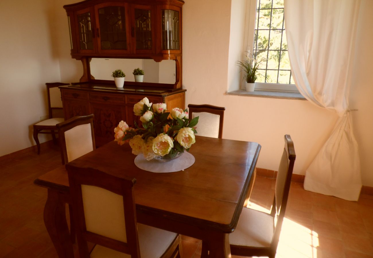 sala da pranzo in casolare sul lago di Bolsena