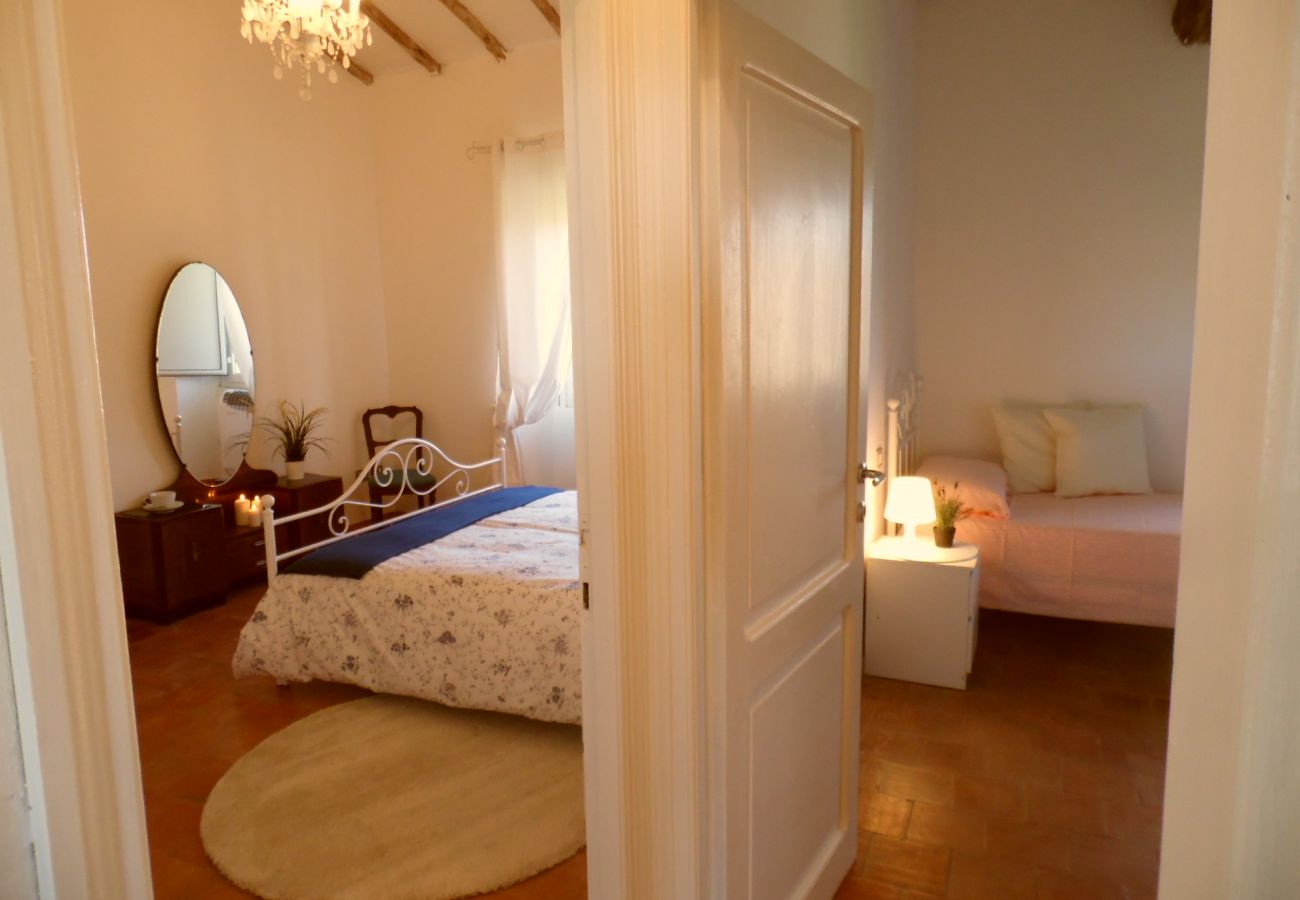 camere da letto nel casolare Vallalta a Montefisacone