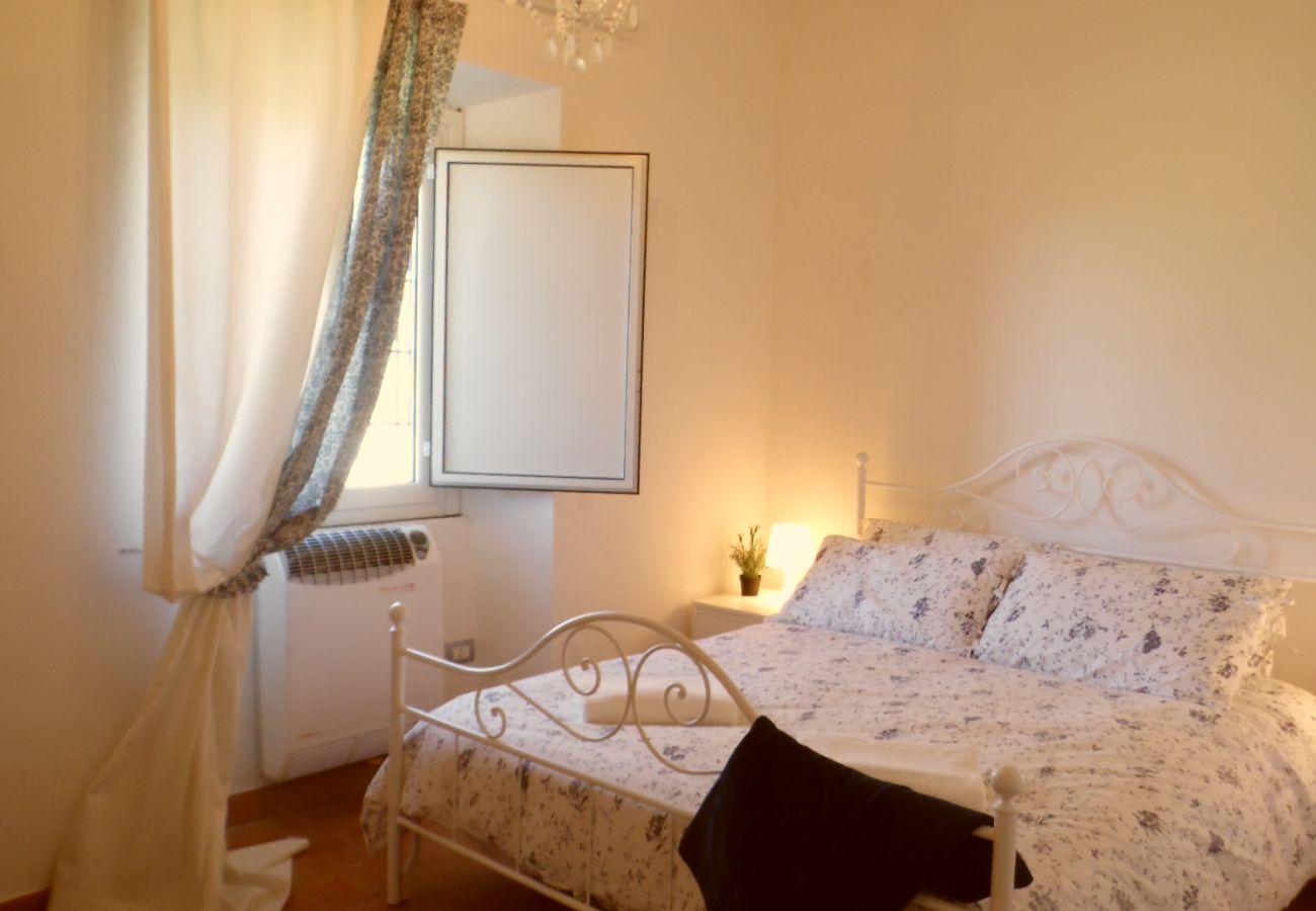 camera da letto nel casolare Vallalta sul lago di Bolsena