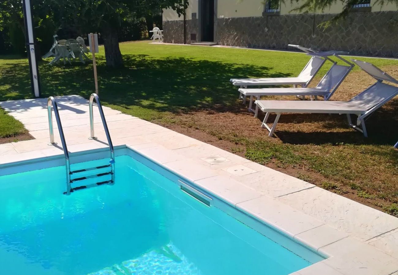Villa a Montefiascone - Casale Vallalta - Casale con Piscina
