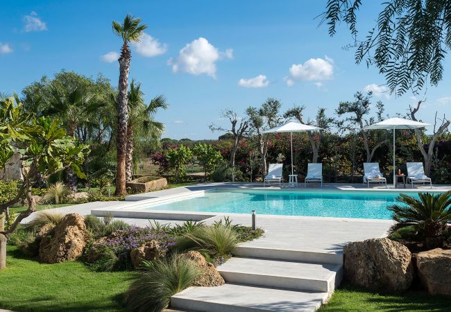 Villa a Paceco - Villa con piscina, 450 metri dal mare, vicino Trapani, Sicilia - 14 pax Villa a Paceco - Villa con piscina, 450 metri dal mare, vicino Trapani, Sicilia - 14 pax