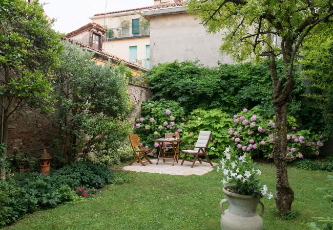 Appartamento a Santa Croce - Raffinato appartamento con giardino in S.Croce, Venezia - Giardino