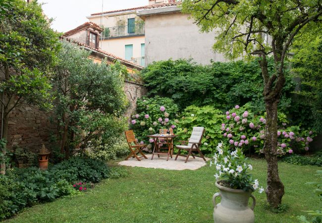 Appartamento a Santa Croce - Raffinato appartamento con giardino a S.Croce, Venezia - Giardino Due Appartamento a Santa Croce - Raffinato appartamento con giardino a S.Croce, Venezia - Giardino Due
