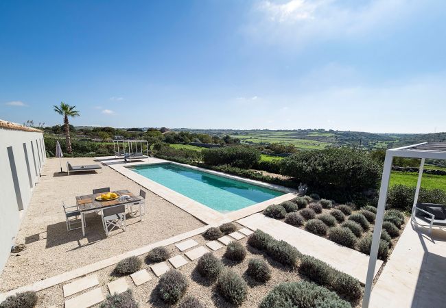 Villa a Ragusa - Villa di design con piscina vicino Ragusa, Sicily
