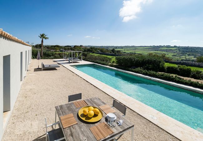 Villa a Ragusa - Villa di design con piscina vicino Ragusa, Sicily Villa a Ragusa - Villa di design con piscina vicino Ragusa, Sicily