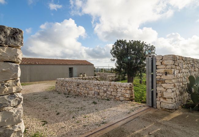 Villa a Ragusa - Villa di design con piscina vicino Ragusa, Sicily Villa a Ragusa - Villa di design con piscina vicino Ragusa, Sicily