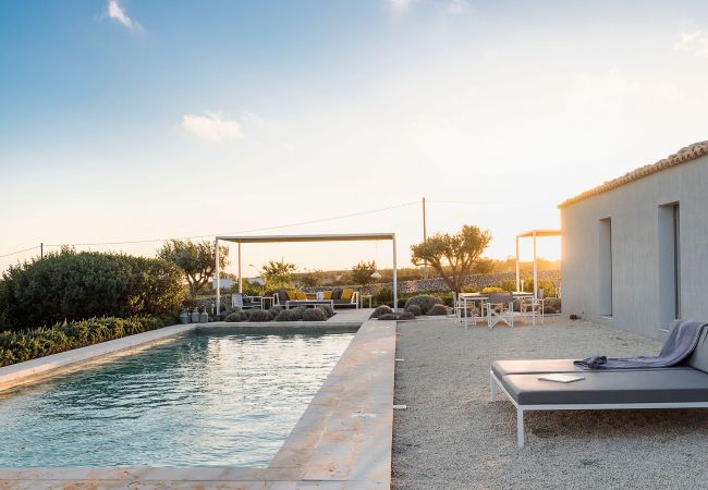 Villa a Ragusa - Villa di design con piscina vicino Ragusa, Sicily Villa a Ragusa - Villa di design con piscina vicino Ragusa, Sicily
