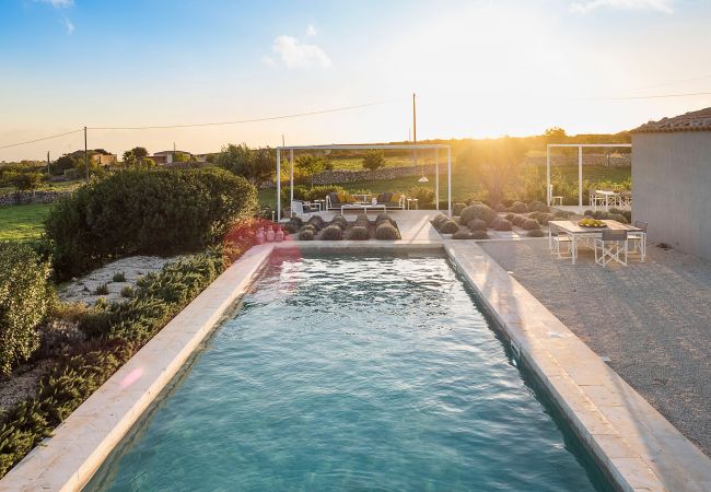 Villa a Ragusa - Villa di design con piscina vicino Ragusa, Sicily Villa a Ragusa - Villa di design con piscina vicino Ragusa, Sicily
