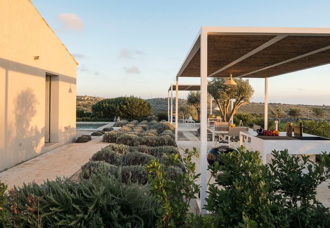 Villa a Ragusa - Villa di design con piscina vicino Ragusa, Sicily Villa a Ragusa - Villa di design con piscina vicino Ragusa, Sicily