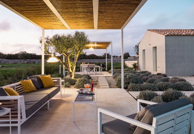 Villa a Ragusa - Villa di design con piscina vicino Ragusa, Sicily Villa a Ragusa - Villa di design con piscina vicino Ragusa, Sicily