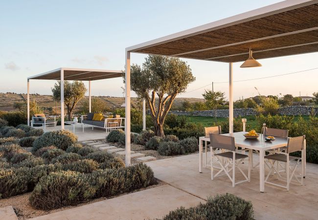 Villa a Ragusa - Villa di design con piscina vicino Ragusa, Sicily Villa a Ragusa - Villa di design con piscina vicino Ragusa, Sicily