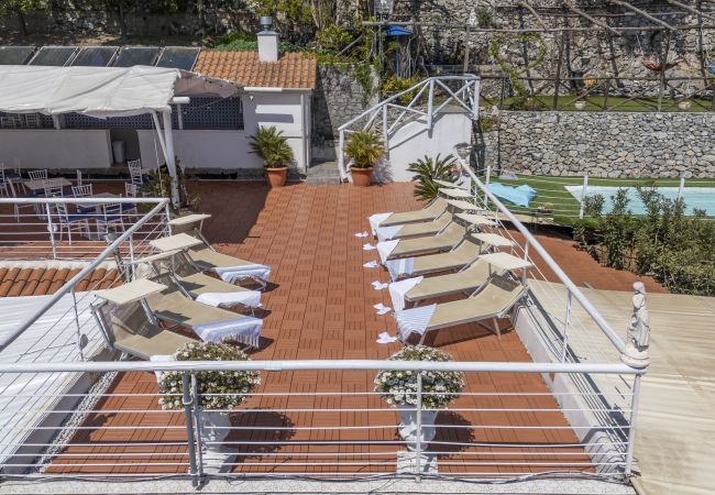 Villa a Pogerola - Villa Gioiello - Piscina vista mare con cromoterapia  Villa a Pogerola - Villa Gioiello - Piscina vista mare con cromoterapia