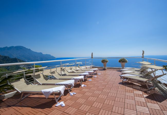 Villa a Pogerola - Villa Gioiello - Piscina vista mare con cromoterapia  Villa a Pogerola - Villa Gioiello - Piscina vista mare con cromoterapia