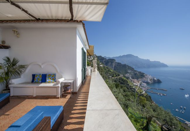 Villa a Pogerola - Villa Gioiello - Piscina vista mare con cromoterapia  Villa a Pogerola - Villa Gioiello - Piscina vista mare con cromoterapia