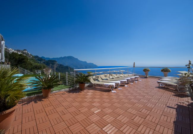 Villa a Pogerola - Villa Gioiello - Piscina vista mare con cromoterapia  Villa a Pogerola - Villa Gioiello - Piscina vista mare con cromoterapia