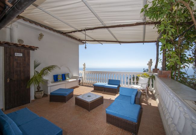 Villa a Pogerola - Villa Gioiello - Piscina vista mare con cromoterapia  Villa a Pogerola - Villa Gioiello - Piscina vista mare con cromoterapia