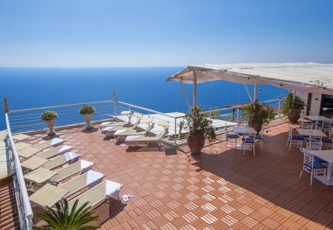 Villa a Pogerola - Villa Gioiello - Piscina vista mare con cromoterapia  Villa a Pogerola - Villa Gioiello - Piscina vista mare con cromoterapia