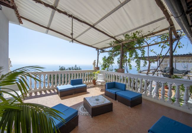 Villa a Pogerola - Villa Gioiello - Piscina vista mare con cromoterapia  Villa a Pogerola - Villa Gioiello - Piscina vista mare con cromoterapia