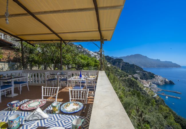 Villa a Pogerola - Villa Gioiello - Piscina vista mare con cromoterapia  Villa a Pogerola - Villa Gioiello - Piscina vista mare con cromoterapia