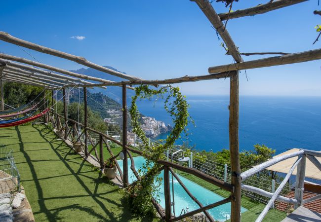 Villa a Pogerola - Villa Gioiello - Piscina vista mare con cromoterapia  Villa a Pogerola - Villa Gioiello - Piscina vista mare con cromoterapia