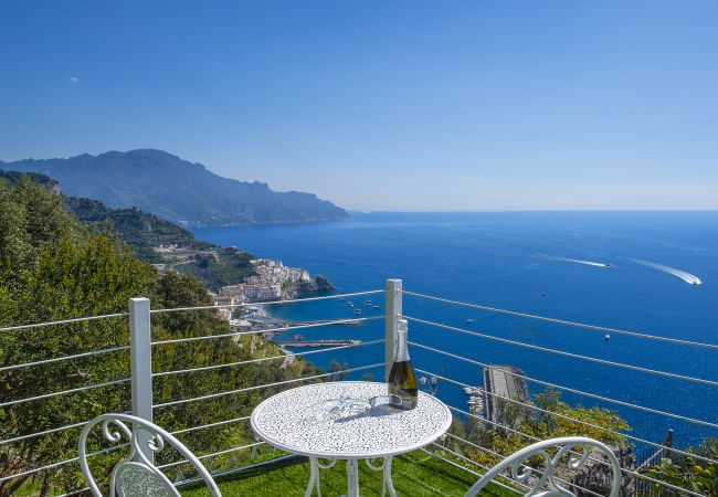 Villa a Pogerola - Villa Gioiello - Piscina vista mare con cromoterapia  Villa a Pogerola - Villa Gioiello - Piscina vista mare con cromoterapia