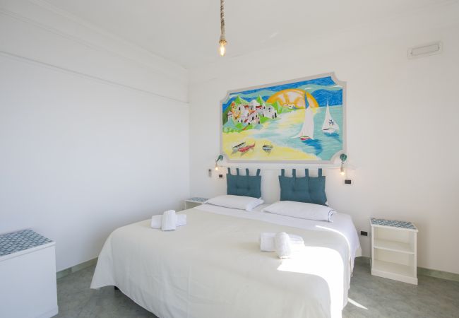 Villa a Pogerola - Villa Gioiello - Piscina vista mare con cromoterapia  Villa a Pogerola - Villa Gioiello - Piscina vista mare con cromoterapia