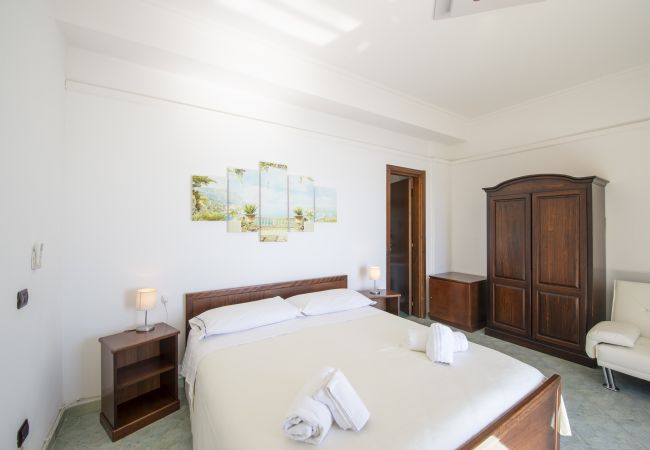 Villa a Pogerola - Villa Gioiello - Piscina vista mare con cromoterapia  Villa a Pogerola - Villa Gioiello - Piscina vista mare con cromoterapia