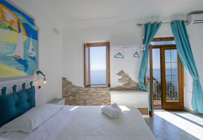 Villa a Pogerola - Villa Gioiello - Piscina vista mare con cromoterapia  Villa a Pogerola - Villa Gioiello - Piscina vista mare con cromoterapia