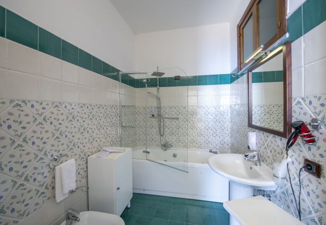 Villa a Pogerola - Villa Gioiello - Piscina vista mare con cromoterapia  Villa a Pogerola - Villa Gioiello - Piscina vista mare con cromoterapia