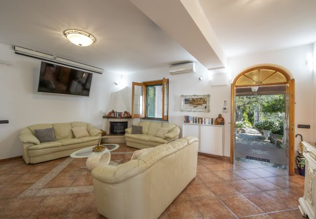 Villa a Pogerola - Villa Gioiello - Piscina vista mare con cromoterapia  Villa a Pogerola - Villa Gioiello - Piscina vista mare con cromoterapia