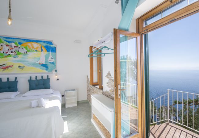 Villa a Pogerola - Villa Gioiello - Piscina vista mare con cromoterapia  Villa a Pogerola - Villa Gioiello - Piscina vista mare con cromoterapia