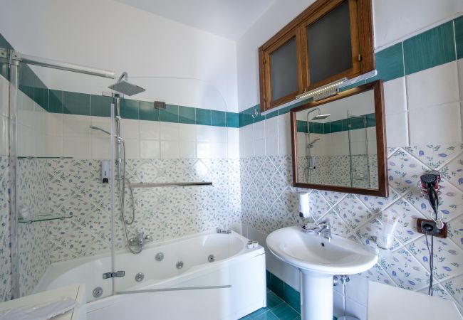 Villa a Pogerola - Villa Gioiello - Piscina vista mare con cromoterapia  Villa a Pogerola - Villa Gioiello - Piscina vista mare con cromoterapia