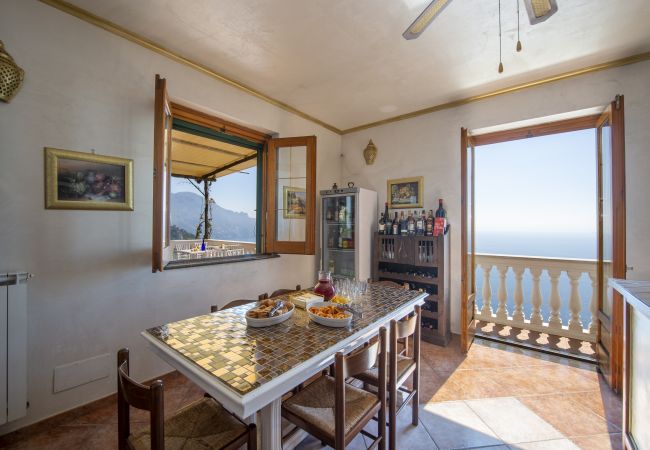 Villa a Pogerola - Villa Gioiello - Piscina vista mare con cromoterapia  Villa a Pogerola - Villa Gioiello - Piscina vista mare con cromoterapia