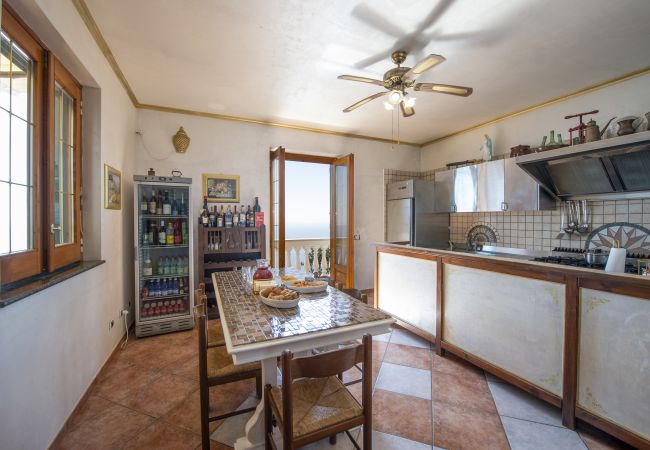 Villa a Pogerola - Villa Gioiello - Piscina vista mare con cromoterapia  Villa a Pogerola - Villa Gioiello - Piscina vista mare con cromoterapia