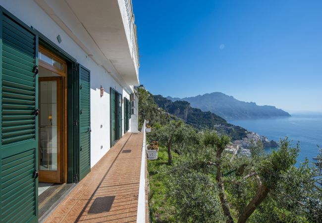 Villa a Pogerola - Villa Gioiello - Piscina vista mare con cromoterapia  Villa a Pogerola - Villa Gioiello - Piscina vista mare con cromoterapia