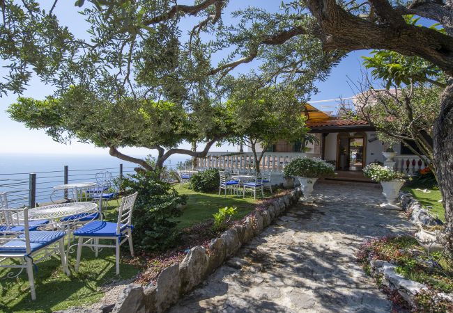 Villa a Pogerola - Villa Gioiello - Piscina vista mare con cromoterapia  Villa a Pogerola - Villa Gioiello - Piscina vista mare con cromoterapia