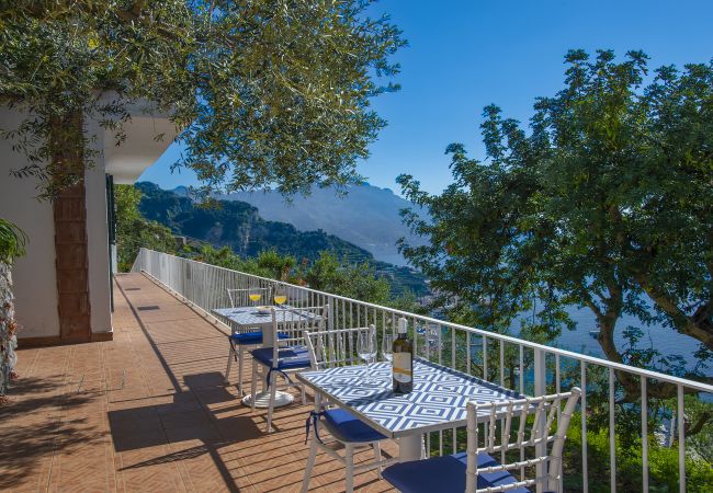 Villa a Pogerola - Villa Gioiello - Piscina vista mare con cromoterapia  Villa a Pogerola - Villa Gioiello - Piscina vista mare con cromoterapia