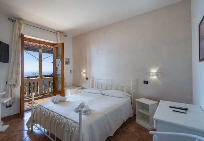 Villa a Pogerola - Villa Gioiello - Piscina vista mare con cromoterapia  Villa a Pogerola - Villa Gioiello - Piscina vista mare con cromoterapia