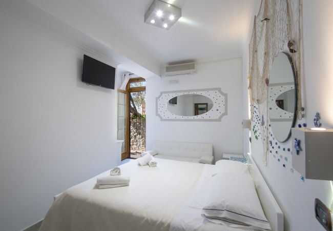 Villa a Pogerola - Villa Gioiello - Piscina vista mare con cromoterapia  Villa a Pogerola - Villa Gioiello - Piscina vista mare con cromoterapia