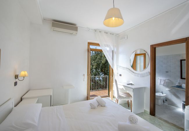 Villa a Pogerola - Villa Gioiello - Piscina vista mare con cromoterapia  Villa a Pogerola - Villa Gioiello - Piscina vista mare con cromoterapia