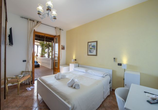 Villa a Pogerola - Villa Gioiello - Piscina vista mare con cromoterapia  Villa a Pogerola - Villa Gioiello - Piscina vista mare con cromoterapia