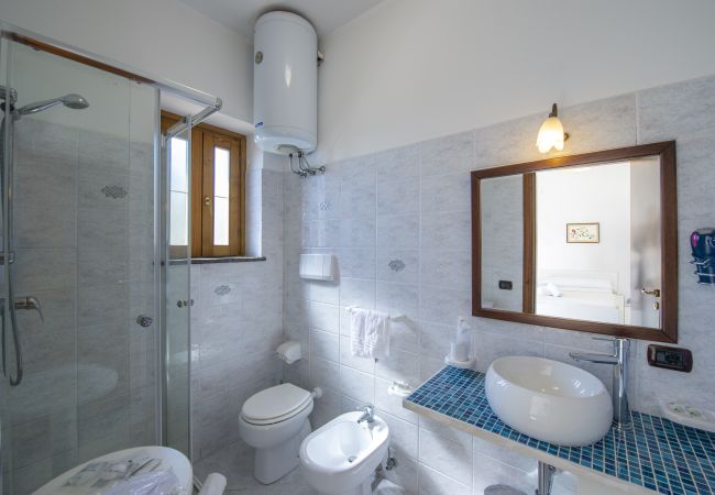 Villa a Pogerola - Villa Gioiello - Piscina vista mare con cromoterapia  Villa a Pogerola - Villa Gioiello - Piscina vista mare con cromoterapia