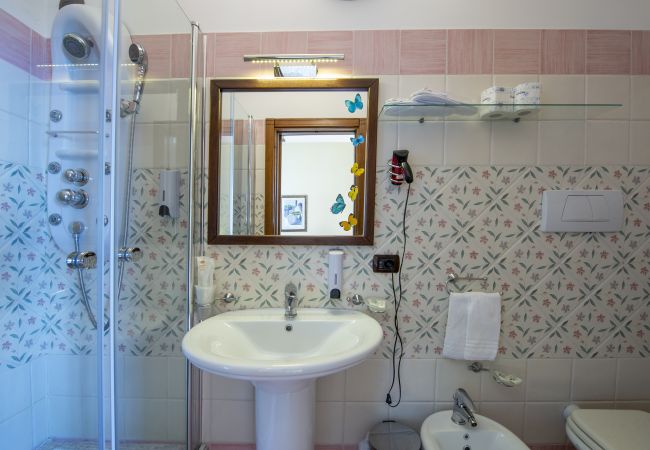 Villa a Pogerola - Villa Gioiello - Piscina vista mare con cromoterapia  Villa a Pogerola - Villa Gioiello - Piscina vista mare con cromoterapia