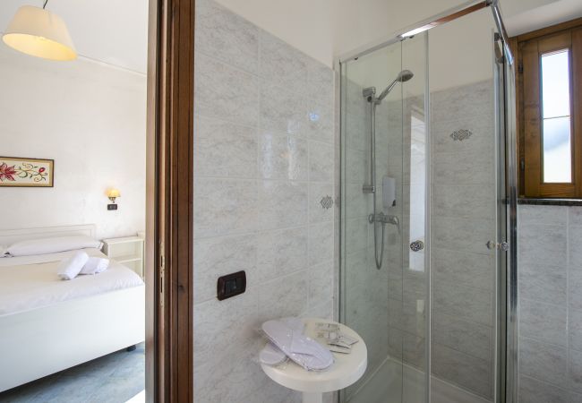 Villa a Pogerola - Villa Gioiello - Piscina vista mare con cromoterapia  Villa a Pogerola - Villa Gioiello - Piscina vista mare con cromoterapia