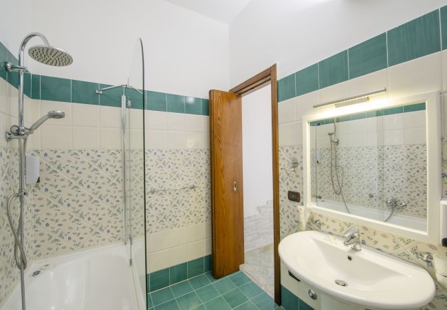 Villa a Pogerola - Villa Gioiello - Piscina vista mare con cromoterapia  Villa a Pogerola - Villa Gioiello - Piscina vista mare con cromoterapia