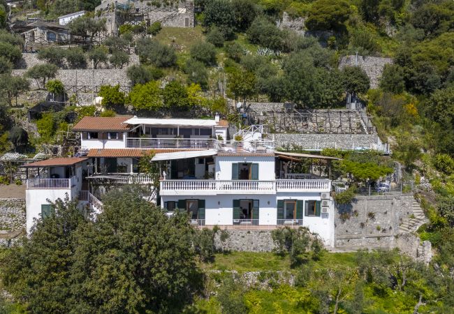 Villa a Pogerola - Villa Gioiello - Piscina vista mare con cromoterapia  Villa a Pogerola - Villa Gioiello - Piscina vista mare con cromoterapia