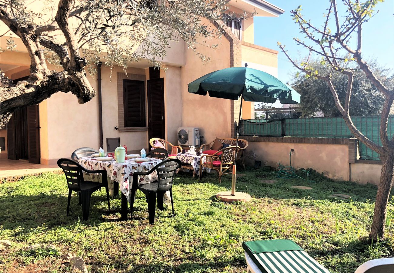 Villa a Sperlonga - Isuoi spazi, il suo giardino perfetti per una comoda vacanza