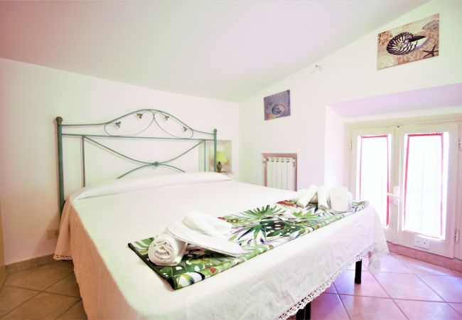 Appartamento a Sperlonga - questa casa caratteristica per 6 persone è ideale per vivere in pieno il mare e le tradizioni del borgo Appartamento a Sperlonga - questa casa caratteristica per 6 persone è ideale per vivere in pieno il mare e le tradizioni del borgo