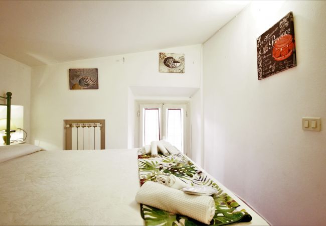 Appartamento a Sperlonga - questa casa caratteristica per 6 persone è ideale per vivere in pieno il mare e le tradizioni del borgo Appartamento a Sperlonga - questa casa caratteristica per 6 persone è ideale per vivere in pieno il mare e le tradizioni del borgo