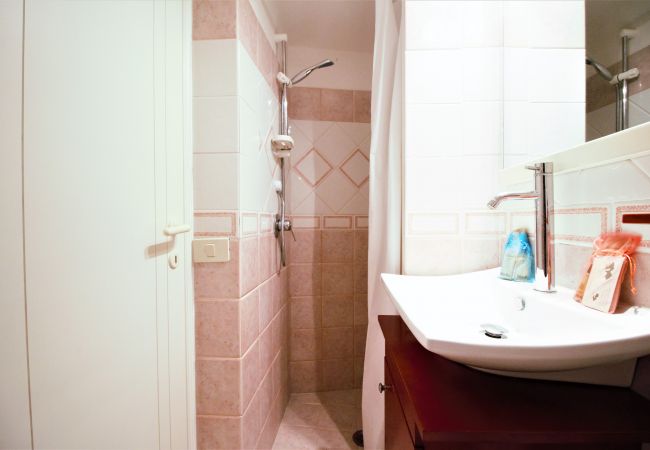 Appartamento a Sperlonga - questa casa caratteristica per 6 persone è ideale per vivere in pieno il mare e le tradizioni del borgo Appartamento a Sperlonga - questa casa caratteristica per 6 persone è ideale per vivere in pieno il mare e le tradizioni del borgo